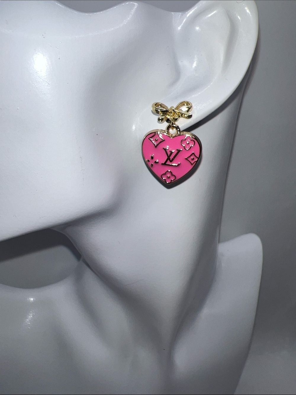 1418. Hot Pink Heart Drop Earrings with Gold Bow - Picture 2 of 5